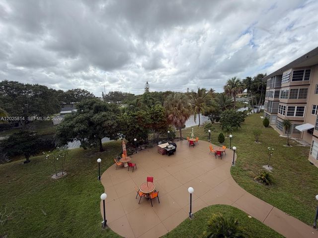 2901 NW 46th Ave 304, Lauderdale Lakes, FL 33313