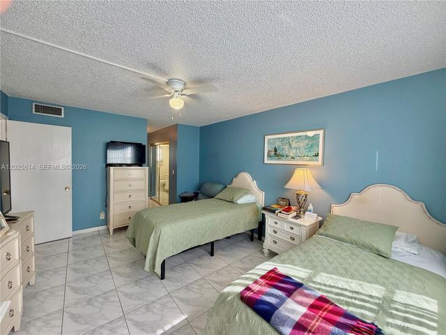 2901 NW 46th Ave 304, Lauderdale Lakes, FL 33313