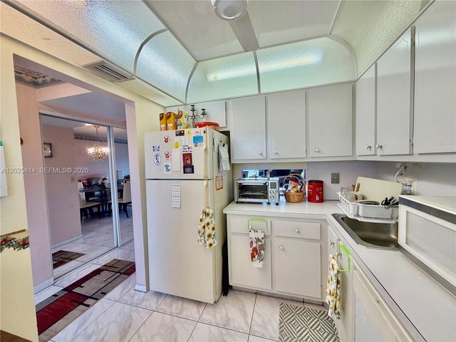 2901 NW 46th Ave 304, Lauderdale Lakes, FL 33313