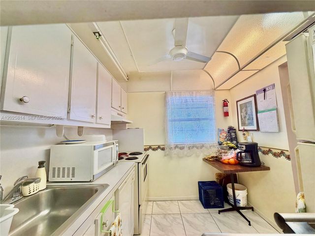 2901 NW 46th Ave 304, Lauderdale Lakes, FL 33313