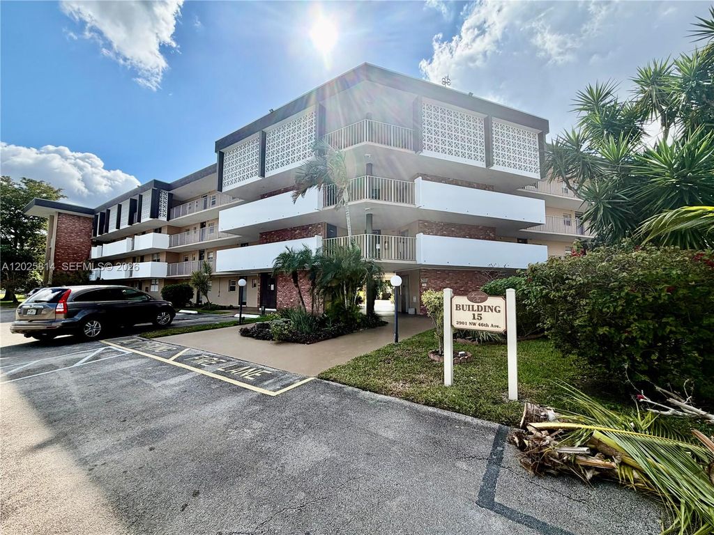 2901 NW 46th Ave 304, Lauderdale Lakes, FL 33313