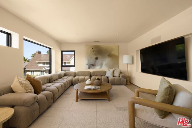 3565 Crownridge Drive, Sherman Oaks, CA 91403