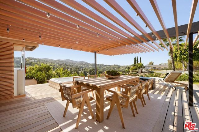 3565 Crownridge Drive, Sherman Oaks, CA 91403