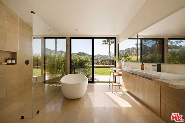 3565 Crownridge Drive, Sherman Oaks, CA 91403