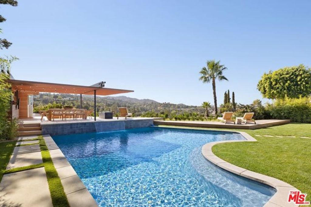 3565 Crownridge Drive, Sherman Oaks, CA 91403