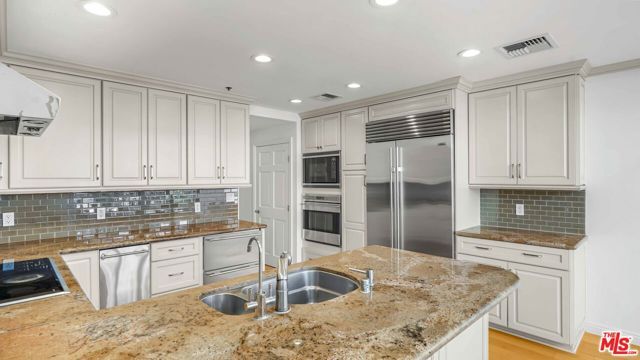 10724 Wilshire Boulevard 305, Los Angeles, CA 90024