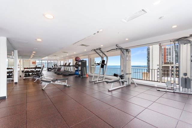 6171 N Sheridan Road 2104, Chicago, IL 60660