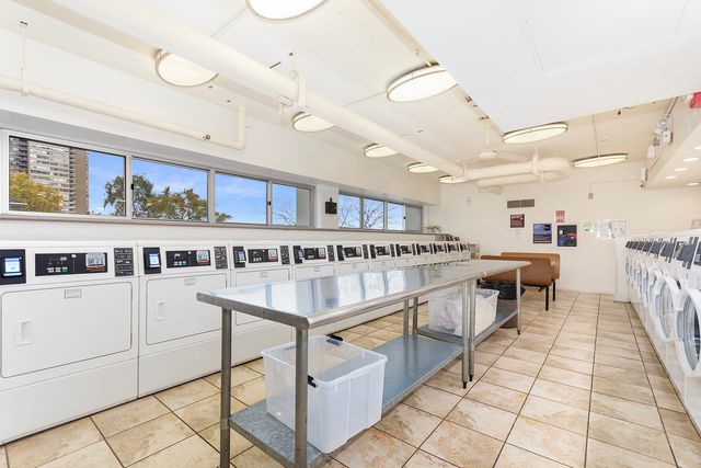 6171 N Sheridan Road 2104, Chicago, IL 60660