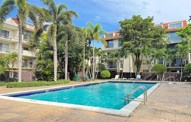 6890 N Kendall Dr B204, Pinecrest, FL 33156