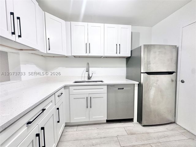 6890 N Kendall Dr B204, Pinecrest, FL 33156