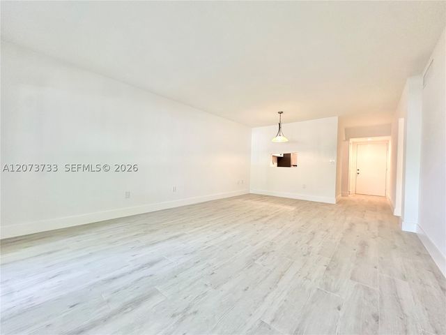 6890 N Kendall Dr B204, Pinecrest, FL 33156