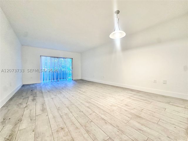 6890 N Kendall Dr B204, Pinecrest, FL 33156