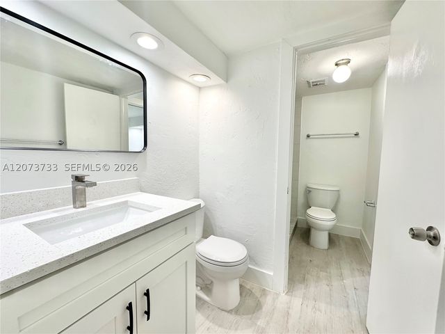 6890 N Kendall Dr B204, Pinecrest, FL 33156