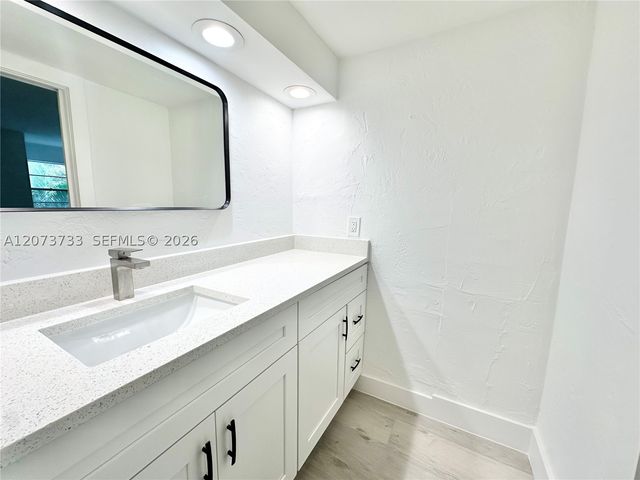6890 N Kendall Dr B204, Pinecrest, FL 33156