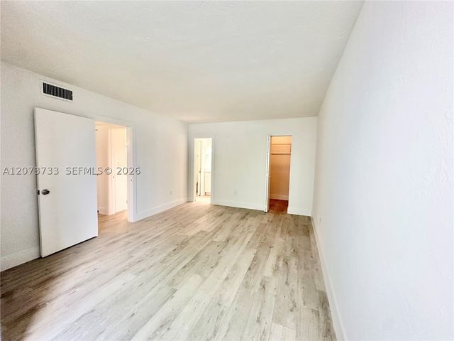 6890 N Kendall Dr B204, Pinecrest, FL 33156