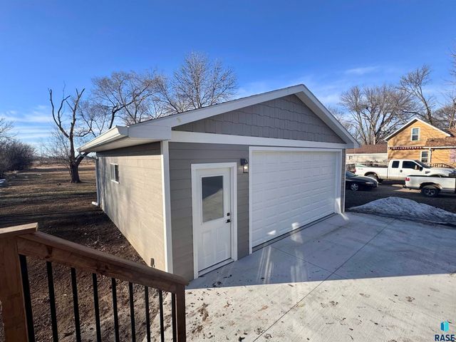 505 S Garfield St Street, Lennox, SD 57039