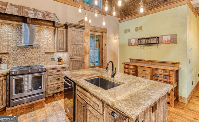 280 Point Of View Road 15, Blue Ridge, GA 30513