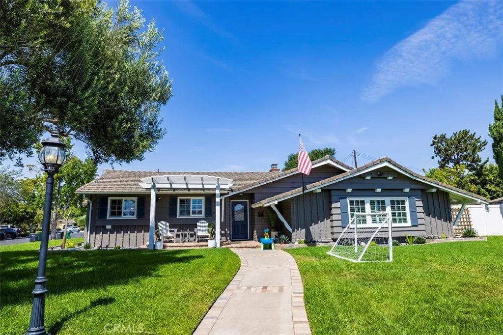 13591 Flint, Santa Ana, CA 92705