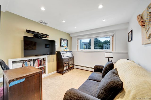 321 W Waukena Avenue, Oceanside, NY 11572