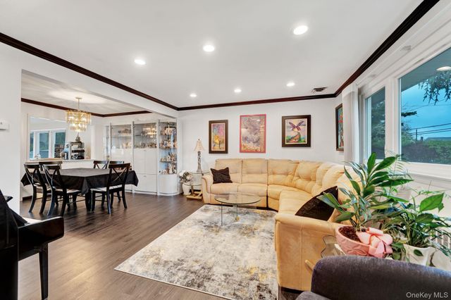 321 W Waukena Avenue, Oceanside, NY 11572