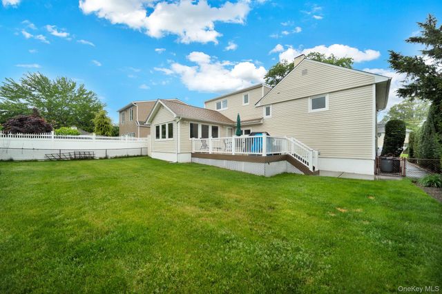 321 W Waukena Avenue, Oceanside, NY 11572