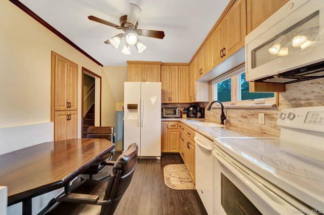 321 W Waukena Avenue, Oceanside, NY 11572