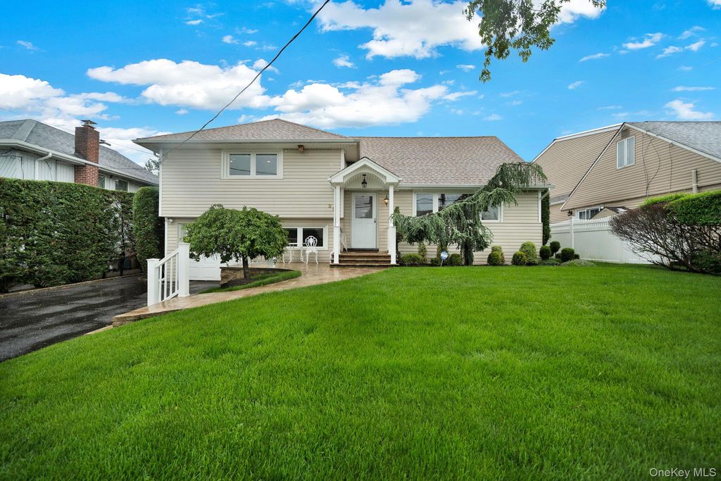 321 W Waukena Avenue, Oceanside, NY 11572