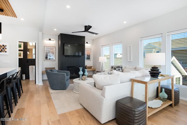 8 E Columbia Street E B, Wrightsville Beach, NC 28480