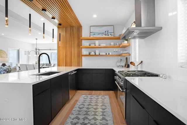 8 E Columbia Street E B, Wrightsville Beach, NC 28480