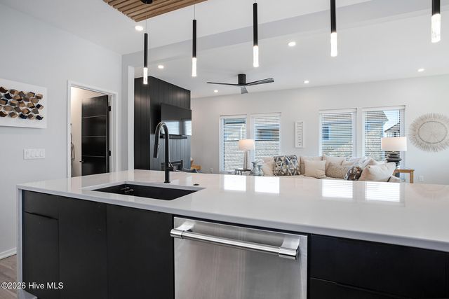 8 E Columbia Street E B, Wrightsville Beach, NC 28480