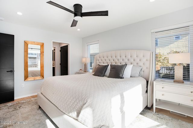 8 E Columbia Street E B, Wrightsville Beach, NC 28480