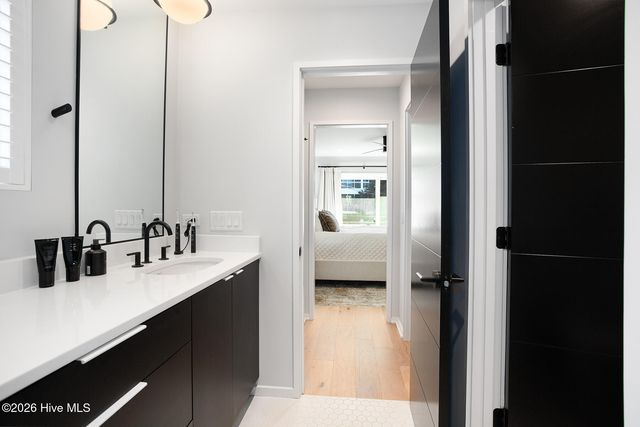 8 E Columbia Street E B, Wrightsville Beach, NC 28480