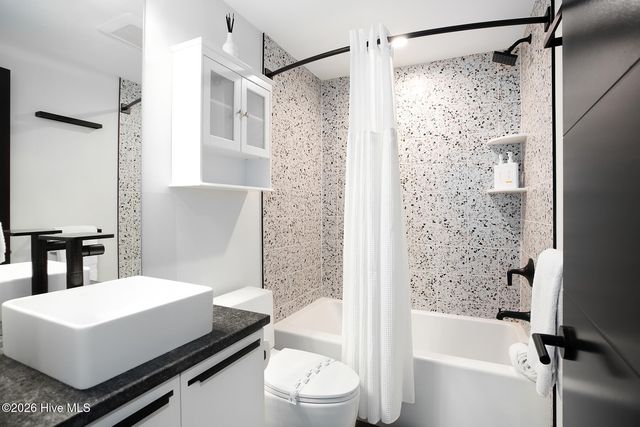 8 E Columbia Street E B, Wrightsville Beach, NC 28480