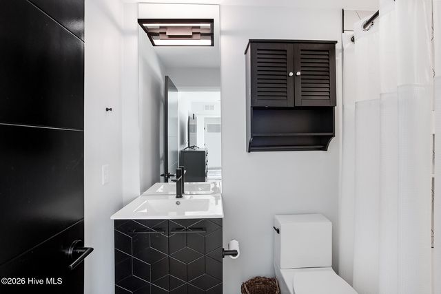 8 E Columbia Street E B, Wrightsville Beach, NC 28480