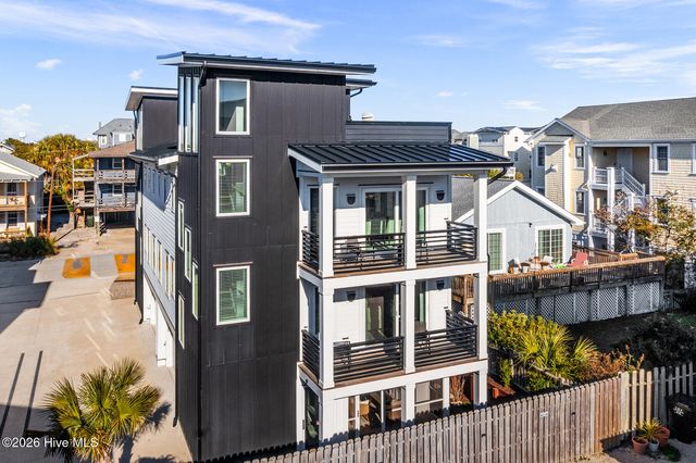 8 E Columbia Street E B, Wrightsville Beach, NC 28480