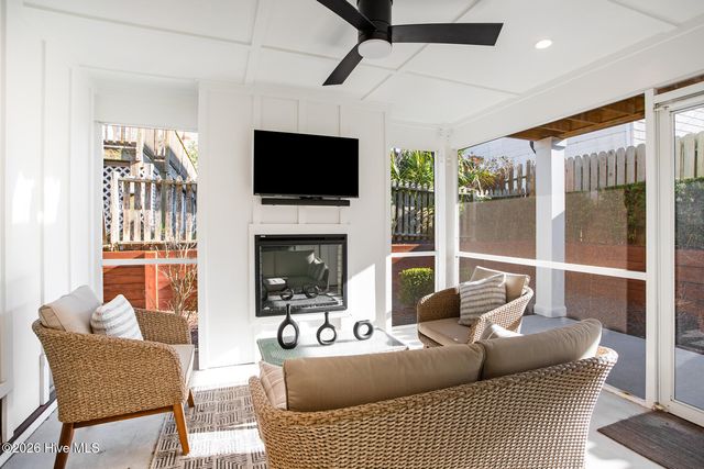 8 E Columbia Street E B, Wrightsville Beach, NC 28480