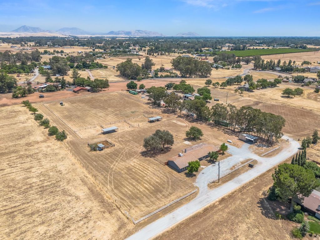 10485 E Herndon Avenue, Clovis, CA 93619