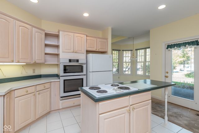 7489 Oakland Hills Drive, Indianapolis, IN 46236