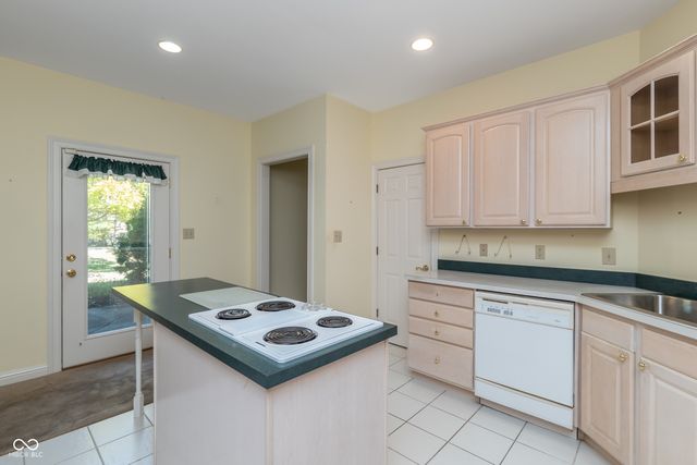 7489 Oakland Hills Drive, Indianapolis, IN 46236