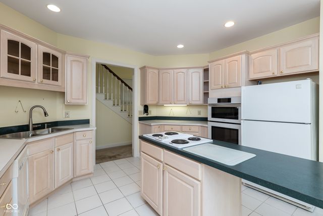 7489 Oakland Hills Drive, Indianapolis, IN 46236