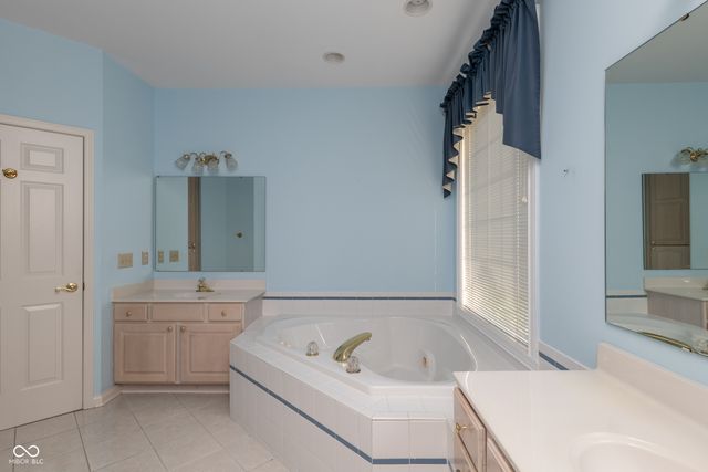 7489 Oakland Hills Drive, Indianapolis, IN 46236