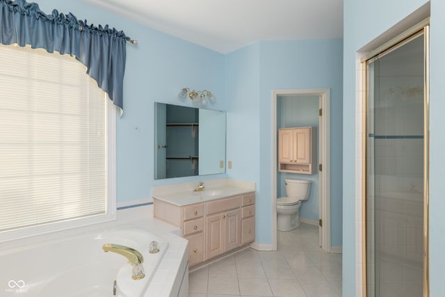 7489 Oakland Hills Drive, Indianapolis, IN 46236