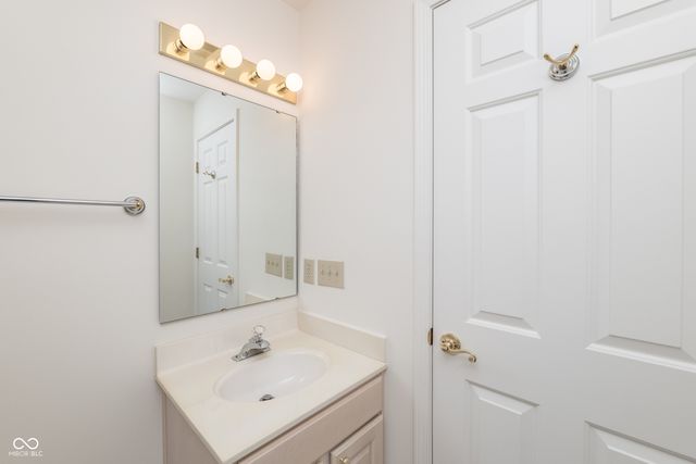 7489 Oakland Hills Drive, Indianapolis, IN 46236