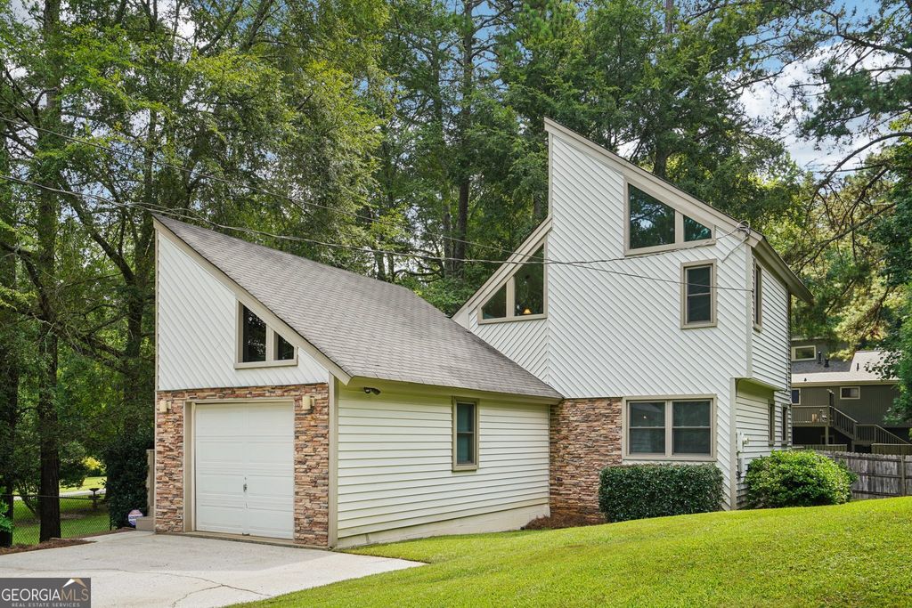 7898 Norris Lake Road, Snellville, GA 30039