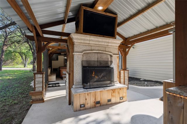 2805 Rockwood Drive, Granbury, TX 76048