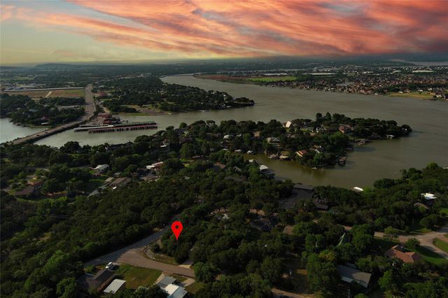 2805 Rockwood Drive, Granbury, TX 76048