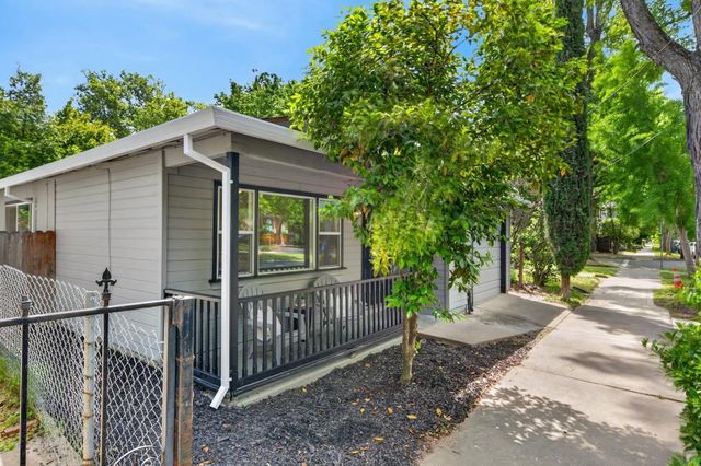 327 22ND St, Sacramento, CA 95816