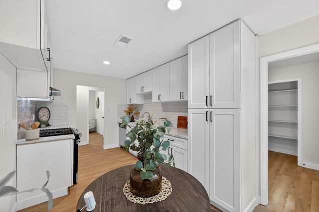 327 22ND St, Sacramento, CA 95816