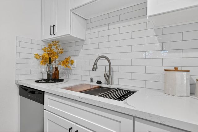 327 22ND St, Sacramento, CA 95816