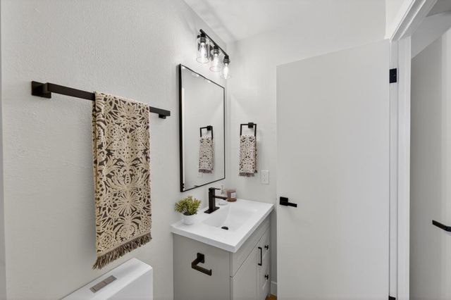 327 22ND St, Sacramento, CA 95816